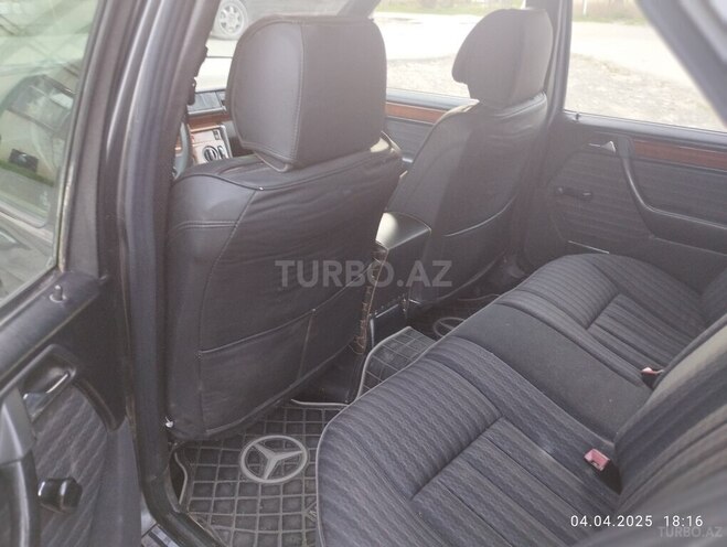 Mercedes E 250 1992, 572,072 km - 2.5 l - Masallı