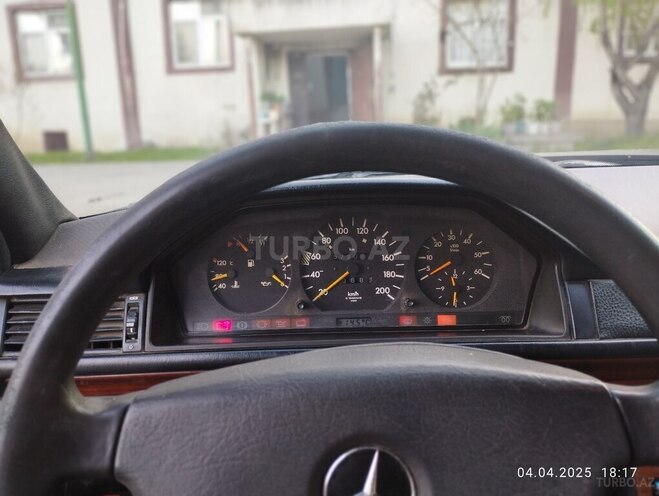 Mercedes E 250 1992, 572,072 km - 2.5 l - Masallı