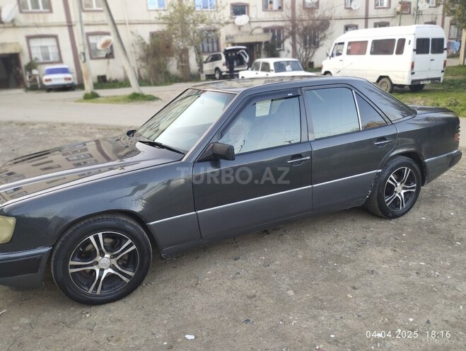 Mercedes E 250 1992, 572,072 km - 2.5 l - Masallı