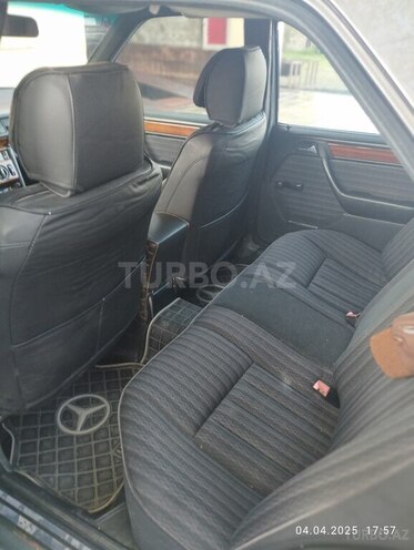 Mercedes E 250 1992, 572,072 km - 2.5 l - Masallı