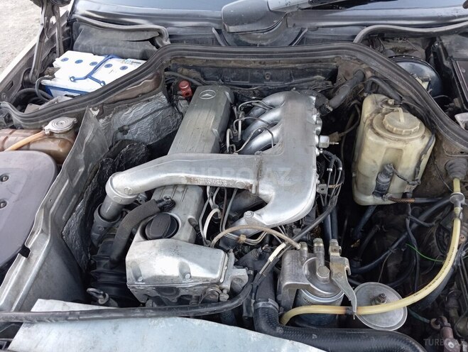 Mercedes E 300 d 1990, 299,800 km - 3.0 л - Salyan