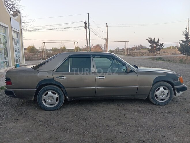 Mercedes E 300 d 1990, 299,800 km - 3.0 л - Salyan