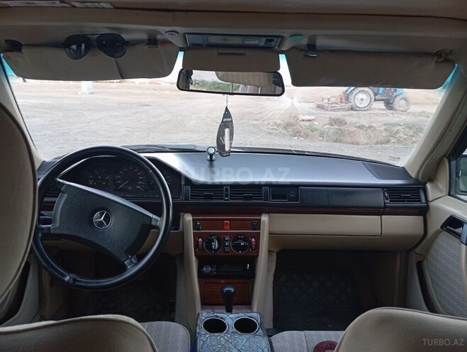 Mercedes E 300 d 1990, 299,800 km - 3.0 л - Salyan