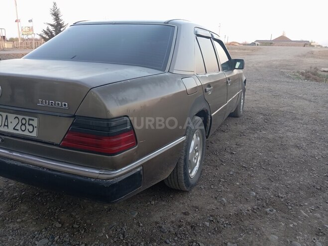 Mercedes E 300 d 1990, 299,800 km - 3.0 л - Salyan