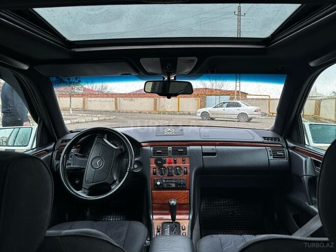 Mercedes E 280 1996, 320,000 km - 2.8 л - Naxçıvan