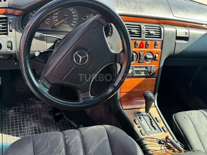 Mercedes E 280 1996, 320,000 km - 2.8 л - Naxçıvan