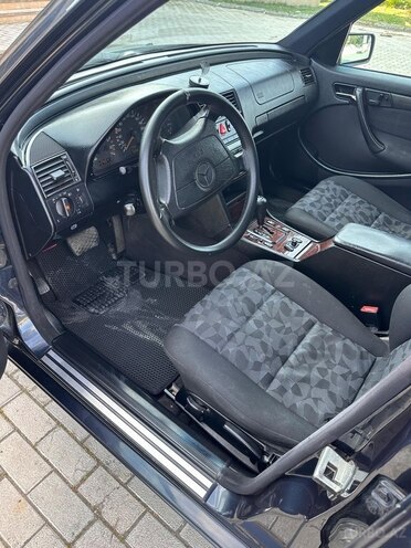 Mercedes C 200 2000, 325,900 km - 2.0 l - İmişli