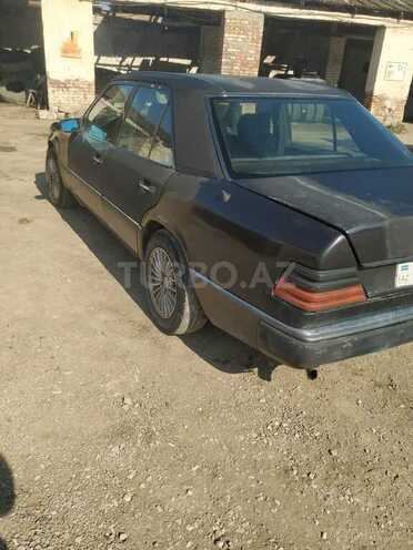 Mercedes E 200 d 1991, 222,000 km - 2.0 l - Siyəzən