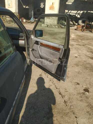 Mercedes E 200 d 1991, 222,000 km - 2.0 l - Siyəzən