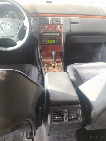 Mercedes E 240 1999, 403,234 km - 2.4 l - Bakı