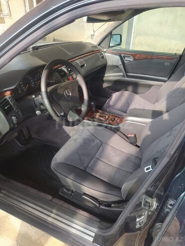 Mercedes E 240 1999, 403,234 km - 2.4 l - Bakı