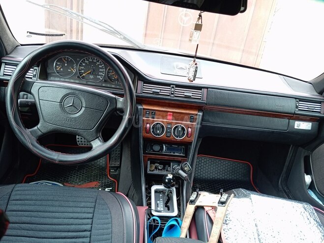 Mercedes E 220 1995, 326,480 km - 2.2 l - Xırdalan
