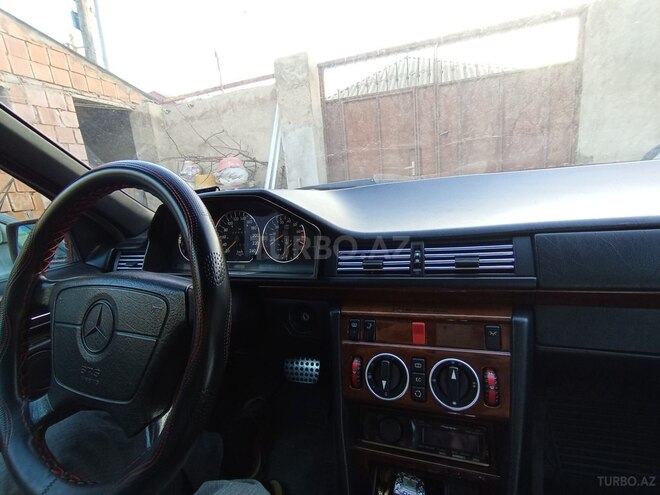 Mercedes E 220 1995, 326,480 km - 2.2 l - Xırdalan