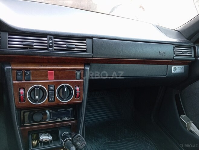 Mercedes E 220 1995, 326,480 km - 2.2 l - Xırdalan