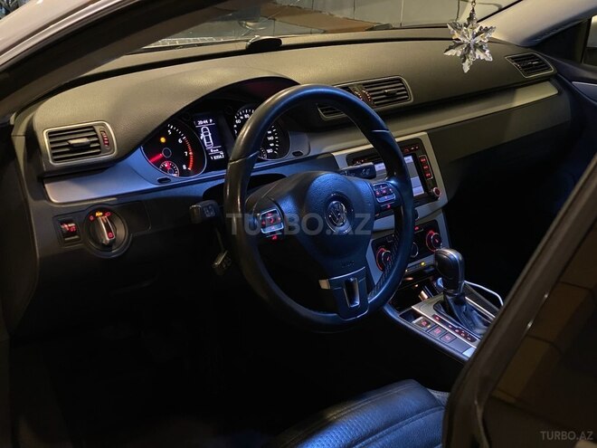 Volkswagen Passat CC-10