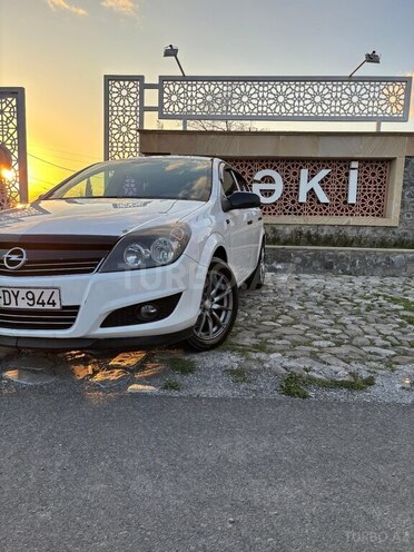 Opel Astra 2009, 310,000 km - 1.4 l - Şəki