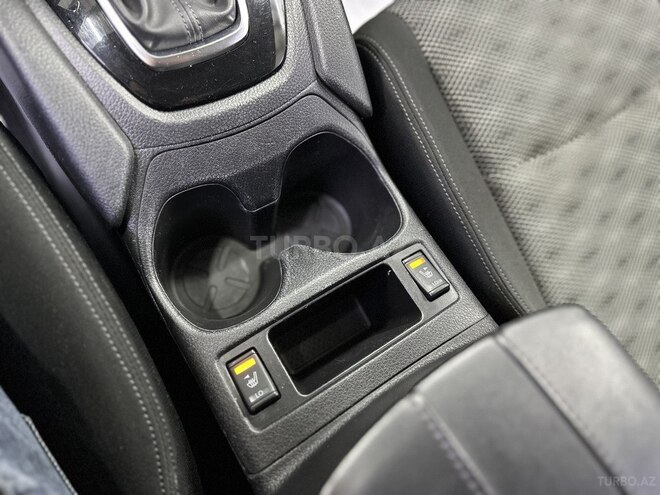 Nissan Rogue-13