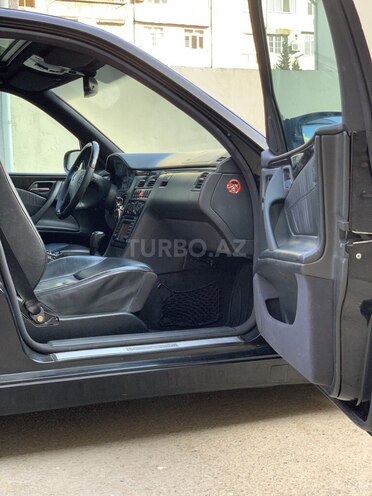 Mercedes E 280 2001, 235,700 km - 2.8 l - Bakı