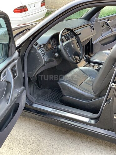 Mercedes E 280 2001, 235,700 km - 2.8 l - Bakı