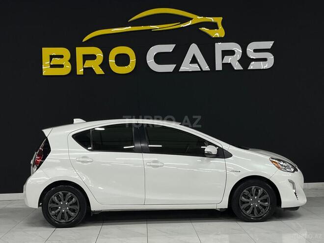 Toyota Prius C 2015, 215,005 km - 1.5 l - Bakı