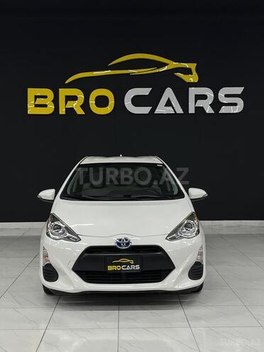 Toyota Prius C 2015, 215,005 km - 1.5 l - Bakı