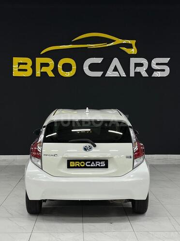 Toyota Prius C 2015, 215,005 km - 1.5 l - Bakı