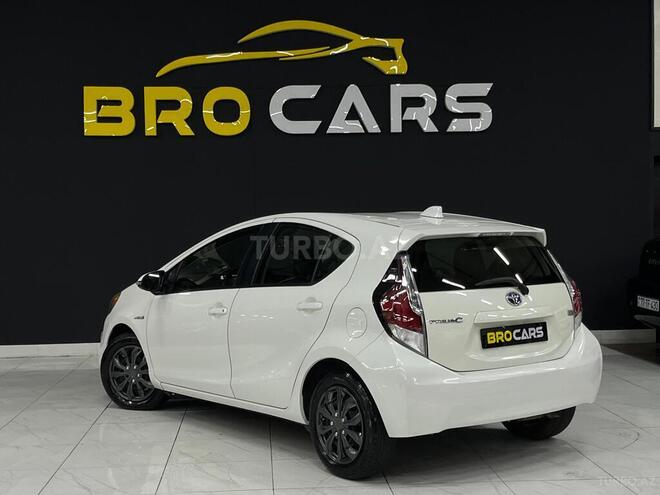 Toyota Prius C 2015, 215,005 km - 1.5 l - Bakı
