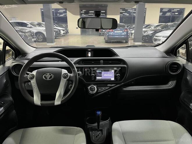 Toyota Prius C 2015, 215,005 km - 1.5 l - Bakı