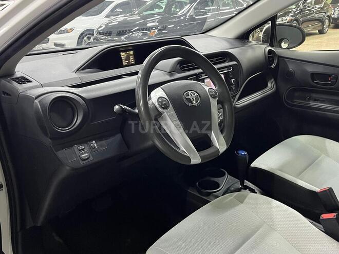 Toyota Prius C 2015, 215,005 km - 1.5 l - Bakı