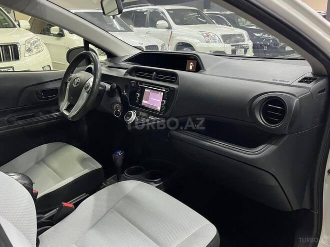 Toyota Prius C 2015, 215,005 km - 1.5 l - Bakı