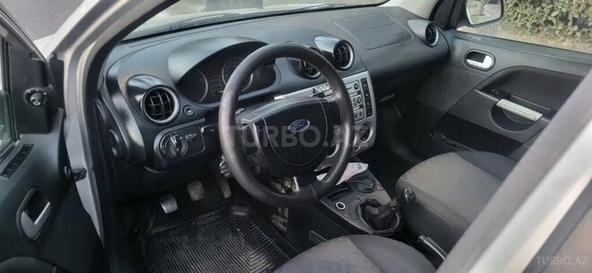 Ford Fiesta 2005, 324,000 km - 1.4 l - Gəncə