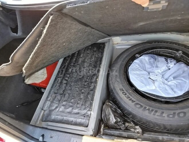 Mercedes E 220 d 2001, 309,000 km - 2.2 л - Sabirabad