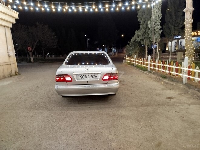 Mercedes E 220 d 2001, 309,000 km - 2.2 л - Sabirabad