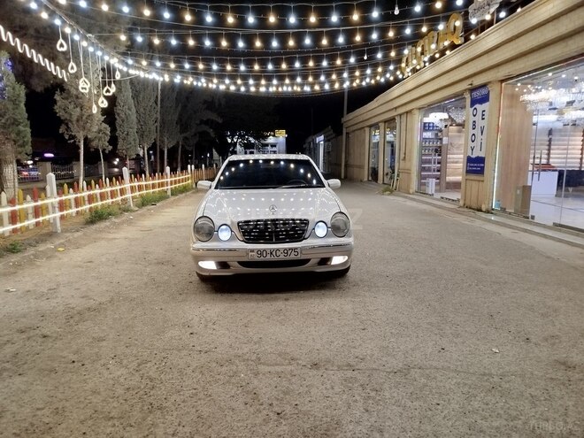 Mercedes E 220 d 2001, 309,000 km - 2.2 л - Sabirabad