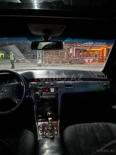 Mercedes E 200 2000, 300,000 km - 2.0 l - Şirvan