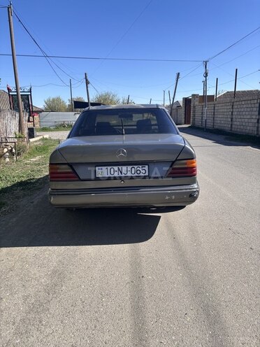 Mercedes E 250 1992, 362,819 km - 2.5 l - Goranboy