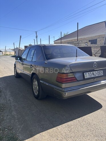 Mercedes E 250 1992, 362,819 km - 2.5 l - Goranboy