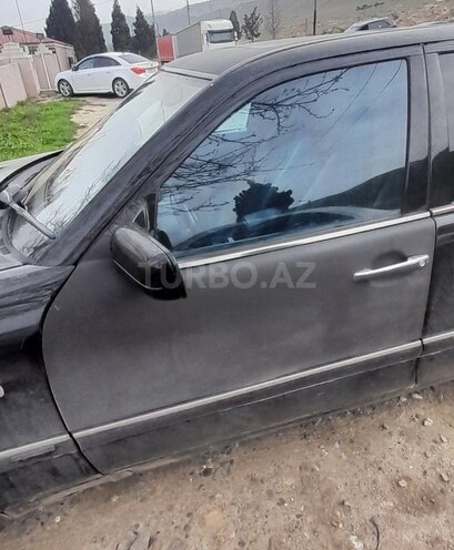 Mercedes E 240 1999, 320,456 km - 2.4 л - Bakı