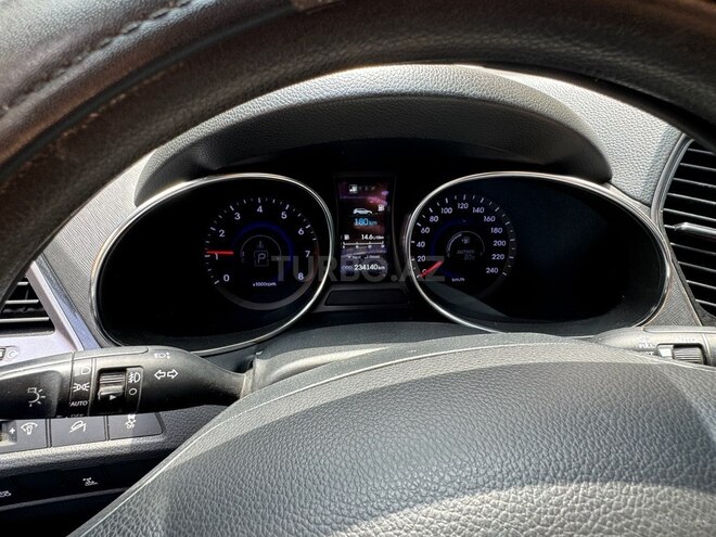 Hyundai Grand Santa Fe-10