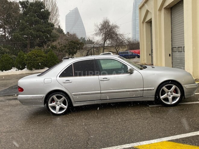 Mercedes E 240 2001, 330,000 km - 2.4 л - Bakı