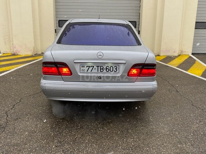 Mercedes E 240 2001, 330,000 km - 2.4 л - Bakı