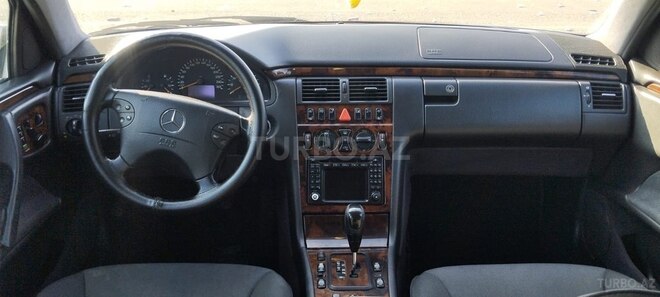 Mercedes E 240 2001, 330,000 km - 2.4 л - Bakı