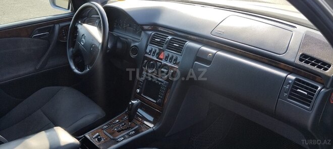 Mercedes E 240 2001, 330,000 km - 2.4 л - Bakı