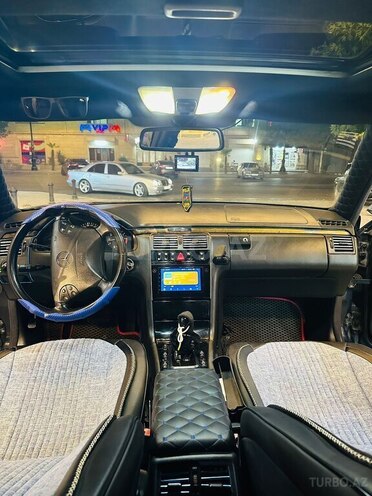 Mercedes E 280 2000, 340,000 km - 2.8 л - Yevlax