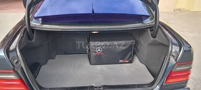 Mercedes E 280 2000, 340,000 km - 2.8 л - Yevlax