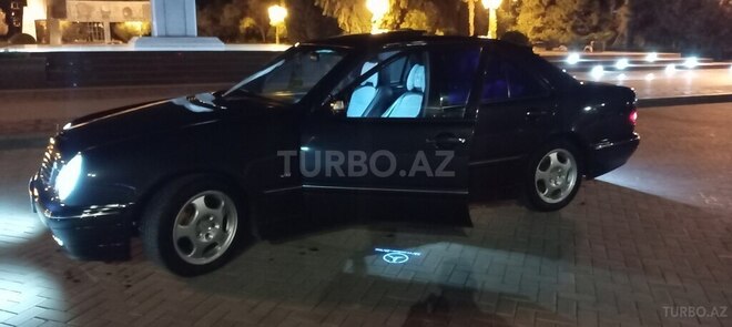 Mercedes E 280 2000, 340,000 km - 2.8 л - Yevlax