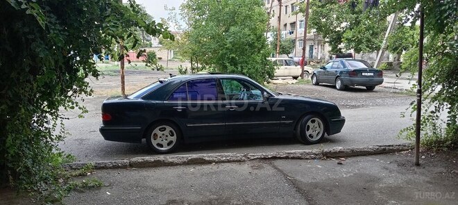 Mercedes E 280 2000, 340,000 km - 2.8 л - Yevlax