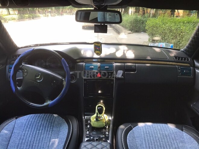 Mercedes E 280 2000, 340,000 km - 2.8 л - Yevlax