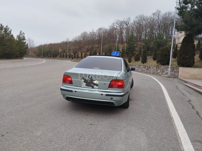 BMW 528 1998, 320,000 km - 2.8 l - Qusar