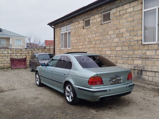 BMW 528 1998, 320,000 km - 2.8 l - Qusar